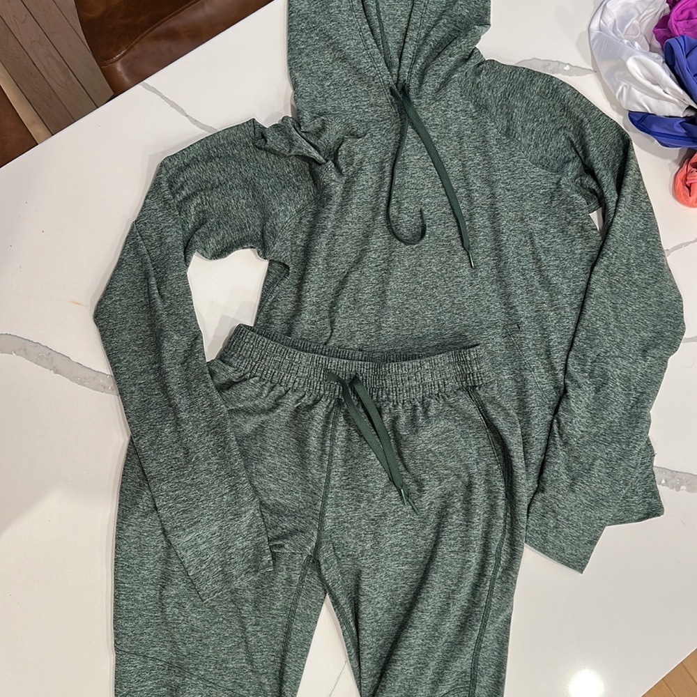 Outdoor Voices CloudKnit Sweatshirt & Sweatpant